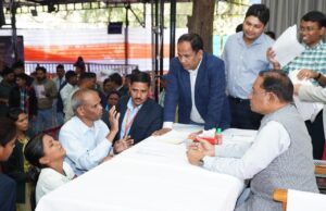 मुख्यमंत्री विष्णु देव साय के निर्देश पर लकवाग्रस्त महिला को तुरंत मंजूर हुए 5 लाख रुपए