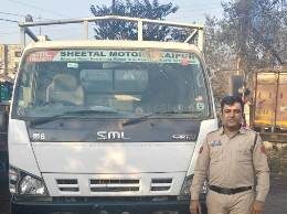 पुलिस की अवैध धान परिवहन पर कार्रवाई, माजदा वाहन में लोड 80 बोरी धान जब्त