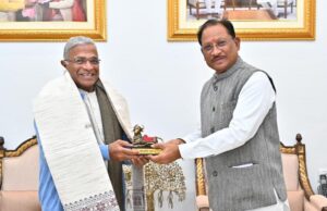 मुख्यमंत्री विष्णुदेव साय से राज्यसभा के उप सभापति हरिवंश ने की सौजन्य मुलाकात