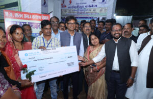 निःशक्तजन विवाह प्रोत्साहन योजना से दिव्यांग दम्पत्ति को मिला आर्थिक संबल