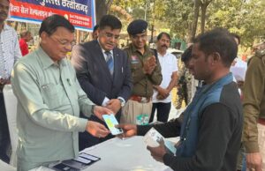 नव वर्ष के पहले दिन खिले 100 नागरिकों के चेहरे, लंबे समय से गुम हो चुके मोबाईल लौटाए