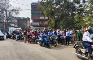 राष्ट्रीय सड़क सुरक्षा माह : यातायात पुलिस ने किया हेलमेट जागरूकता रैली का आयोजन