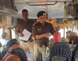 सड़क सुरक्षा माहः यात्री वाहनों व स्कूल बसों की हुई जांच,अनियमितताओं पर 16 हजार 900 रुपये की चालानी कार्रवाई
