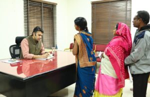 जनदर्शनः कलेक्टर ने सुनी लोगों की समस्याएं, अधिकारियों को त्वरित कार्रवाई के दिए निर्देश