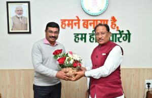 मुख्यमंत्री साय से उनके नवनियुक्त सलाहकार आर. कृष्णा दास ने की मुलाकात