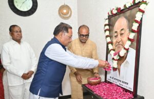 मुख्यमंत्री विष्णु देव साय ने स्वर्गीय श्याम सुन्दर अग्रवाल को दी श्रद्धांजलि