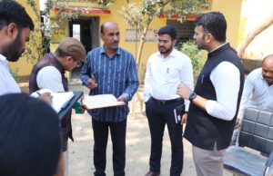 अनुपस्थित शिक्षकों से स्पष्टीकरण जारी करने के निर्देश, प्रधानपाठक के विरुद्ध पत्र जारी करने के निर्देश