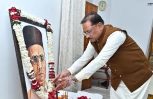 वीर सावरकर की पुण्यतिथि पर मुख्यमंत्री विष्णुदेव साय ने अर्पित की श्रद्धांजलि