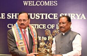 मुख्यमंत्री विष्णुदेव साय ने भारत के मुख्य न्यायाधीश न्यायमूर्ति सूर्यकांत का किया आत्मीय स्वागत