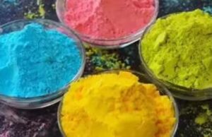 प्राकृतिक संसाधनों का उपयोग कर तैयार कर रही हैं हर्बल गुलाल बिहान दीदियां