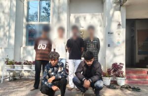 वायरल वीडियो पर सख्त एक्शन — एसएसपी शशि मोहन सिंह के निर्देश पर दो गुट के मारपीट में शामिल 6 आरोपी पुलिस हिरासत में जिसमें 4 नाबालिग