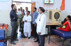 स्वास्थ्य सुविधाओं का जायजा लेने सिविल अस्पताल खरसिया पहुंचे कलेक्टर