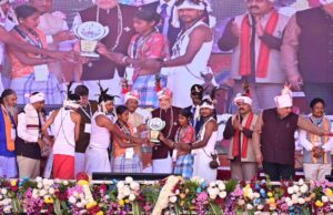 संभाग स्तरीय बस्तर पंडुम 2026 का समापन,मुड़िया जनजाति पर आधारित नाट्य का मंचन