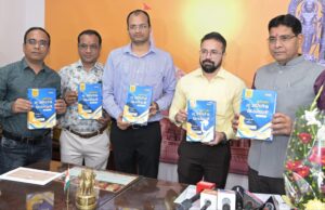 राजस्व मंत्री टंक राम वर्मा ने नागरिकों के हितों से जुड़ी भू-अभिलेख पुस्तकों का किया विमोचन