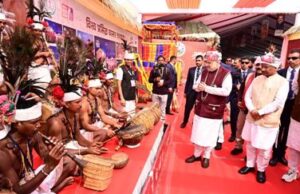 अमित शाह ने देखा बस्तर की जनजातीय विरासत का वैभव, विजेता दलों से मिलकर बढ़ाया उत्साह