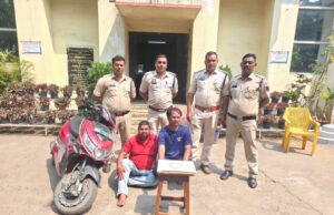 फर्जी पुलिस बनकर वृद्ध महिला से सोने की चैन झपटने वाले दो आरोपी गिरफ्तार