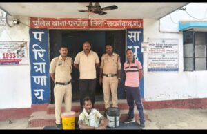 ऑपरेशन आघात के तहत पुलिस की बड़ी कार्रवाई, 60 लीटर कच्ची महुआ शराब जब्त