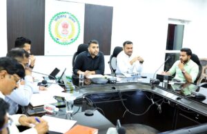 प्रगतिरत निर्माण कार्यों को निर्धारित मानकों के अनुरूप समय पर पूर्ण करें-कलेक्टर