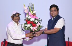 जनसंपर्क विभाग के अपर संचालक जे.एल. दरियो को सेवानिवृत्ति पर दी गई गरिमामय विदाई