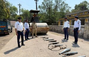 मॉडिफाई साइलेंसर पर रायगढ़ पुलिस का विशेष अभियान — 11 वाहन पकड़े गए, साइलेंसर हटाकर की गई चालानी कार्रवाई