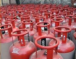 रसोई गैस की सुचारु आपूर्ति सुनिश्चित करने अधिकारियों को निर्देश: प्रदेश में एलपीजी, पेट्रोल और डीजल का पर्याप्त स्टॉक