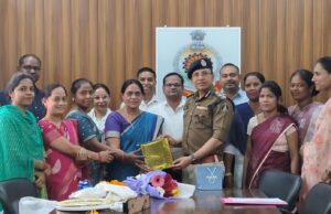 पुलिस कार्यालय रायगढ़ की मुख्य लिपिक मनोरमा बोहिदार 31 वर्षों की सेवा के बाद सेवानिवृत्त, गरिमामय समारोह में दी गई भावभीनी विदाई