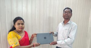 आधार से जुड़ी सेवाएं उपलब्ध करा आत्मनिर्भर बनी संगीता सिंह