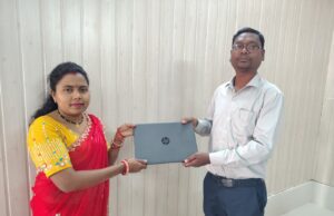 आधार से जुड़ी सेवाएं उपलब्ध करा आत्मनिर्भर बनी संगीता सिंह