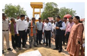 कलेक्टर ने कृषि उपज मण्डी भाटापारा का किया निरीक्षण