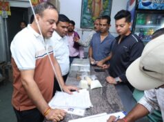 सही दवा, शुद्ध आहार” अभियान की शुरुआत, सुबह-सुबह डेयरियों पर पहुंची जिला प्रशासन की टीम, खाद्य पदार्थ के लिए सैंपल