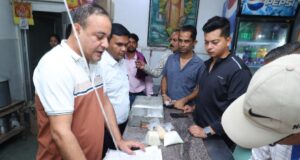 सही दवा, शुद्ध आहार” अभियान की शुरुआत, सुबह-सुबह डेयरियों पर पहुंची जिला प्रशासन की टीम, खाद्य पदार्थ के लिए सैंपल