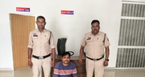 मोबाइल ऐप, सट्टा पट्टी और नगदी के साथ आरोपी दबोचा, साइबर व जूटमिल पुलिस की संयुक्त कार्रवाई