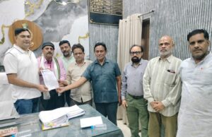 घुमंतु बच्चों की समस्या मे शुरु प्रयासों का पायदान,थाना प्रभारी को ज्ञापन से प्रारंभ दस्तक अभियान