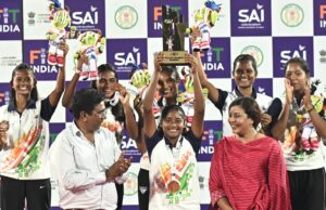 जंगल के मैदानों से राष्ट्रीय मंच तक : भारत की हॉकी विरासत को जीवित रखे हुए हैं जनजातीय समुदाय