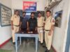 दुष्कर्म, डकैती और फरारी के बाद गांव में छिपकर चला रहा था ऑनलाइन बेटिंग का नेटवर्क,रायगढ़ पुलिस की रेड में दबोचा गया कुख्यात आरोपी, सट्टा खेलने वाला युवक भी गिरफ्तार