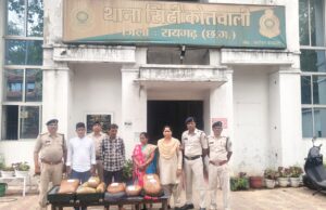 रेलवे स्टेशन के बाहर करीब 18 किलो गांजा के साथ ओडिशा के 3 तस्कर गिरफ्तार, “ऑपरेशन आघात” के तहत पुलिस की बड़ी कार्रवाई