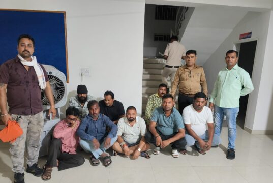 “ऑपरेशन अंकुश” के तहत क्षेत्र में जुआ फड़ पर बड़ी कार्रवाई, 08 जुआरी गिरफ्तार, ₹24,200 नगदी और ताश पत्ती जब्त