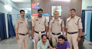 महिला से छेड़छाड़ और विरोध करने पर पति से मारपीट करने वाले दो आरोपी गिरफ्तार
