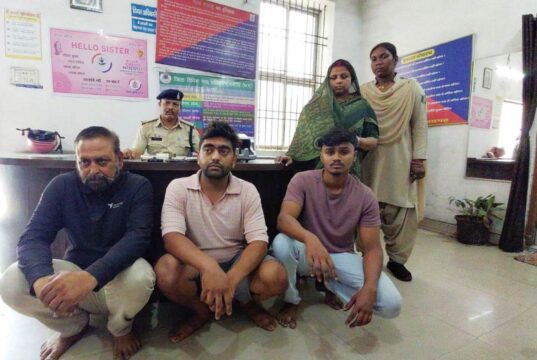 “ऑपरेशन अंकुश” में ऑनलाइन क्रिकेट सट्टे के तीन अलग-अलग ठिकानों पर पुलिस की ताबड़तोड़ रेड, 5 सट्टा खाईवाल गिरफ्तार