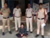 तलवार लेकर पड़ोसी के घर में घुसा युवक, बोलेरो और बाइक में की तोड़फोड़