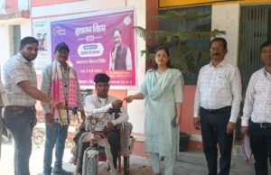 सुशासन तिहार बना सहारा: विनोद मिंज को मिली मोटराइज्ड ट्राई सायकल