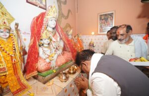 मुख्यमंत्री विष्णुदेव साय पहुंचे कोसला धाम माता कौशल्या मंदिर में पूजा-अर्चना कर प्रदेशवासियों की सुख-समृद्धि की कामना की