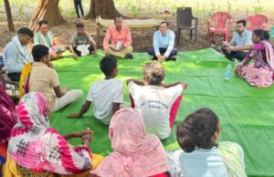 कलेक्टर ने पैदल तय किया दुर्गम सफर, वनांचल के ग्रामीणों से किया सीधा संवाद