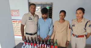 अवैध शराब की कार्रवाई में स्कूटी में बीयर और अंग्रेजी शराब की तस्करी करते आरोपी गिरफ्तार