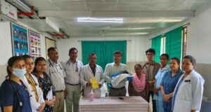 अपने नवजात की उम्मीद छोड़ चुके माता-पिता को 50 दिन के उपचार के बाद स्वस्थ शिशु सौंपा