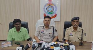 बंदी संजय बघेल के साथ पुलिस ने नहीं की मारपीट! थाने का सीसीटीवी फुटेज एसएसपी शशि मोहन सिंह ने किये साझा .. दिखा पुलिस का मानवीय व्यवहार …..