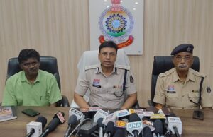 बंदी संजय बघेल के साथ पुलिस ने नहीं की मारपीट! थाने का सीसीटीवी फुटेज एसएसपी शशि मोहन सिंह ने किये साझा .. दिखा पुलिस का मानवीय व्यवहार …..