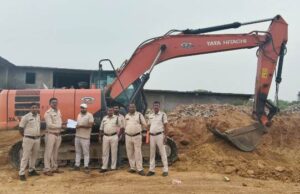एसआरसी कंपनी के खिलाफ प्रकरण दर्ज, चैन माउंटेन मशीन जब्त