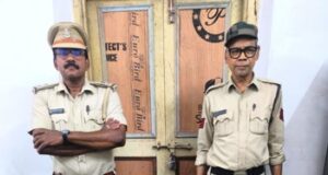 6 लीटर अवैध महुआ शराब जब्त