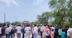 सड़क दुर्घटना के बाद राष्ट्रीय राजमार्ग पर अवरोध करने वालों पर पुलिस की सख्त कार्रवाई